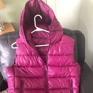 Hooded vest-brand new